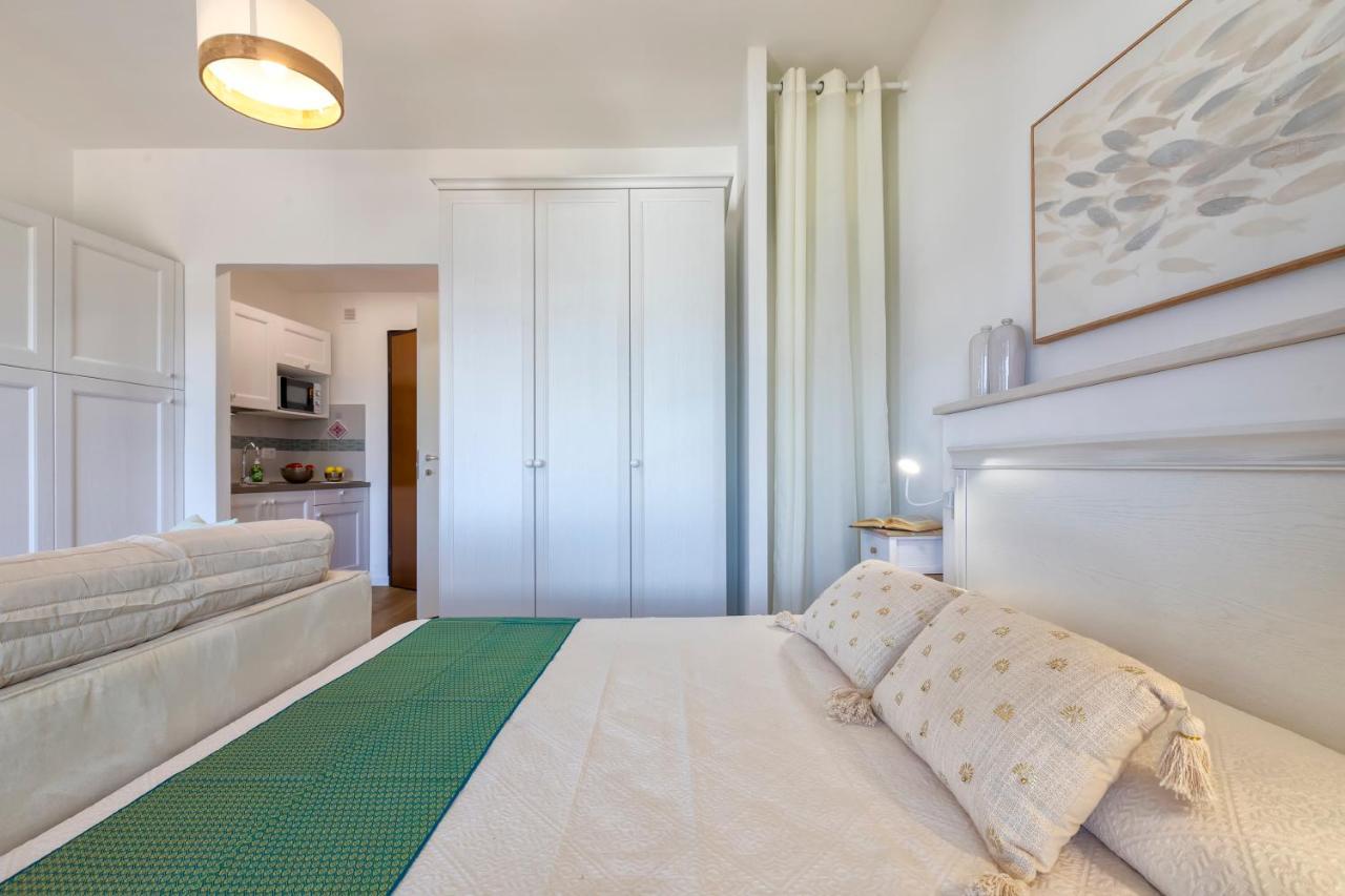 Top Floor Gulf View Apartment Олбия Екстериор снимка